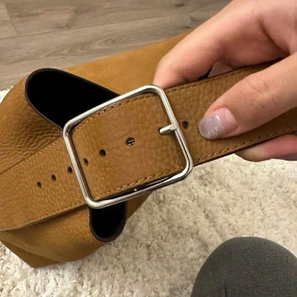 Theory Tan Leather Tote Bag - Picture 5 of 8